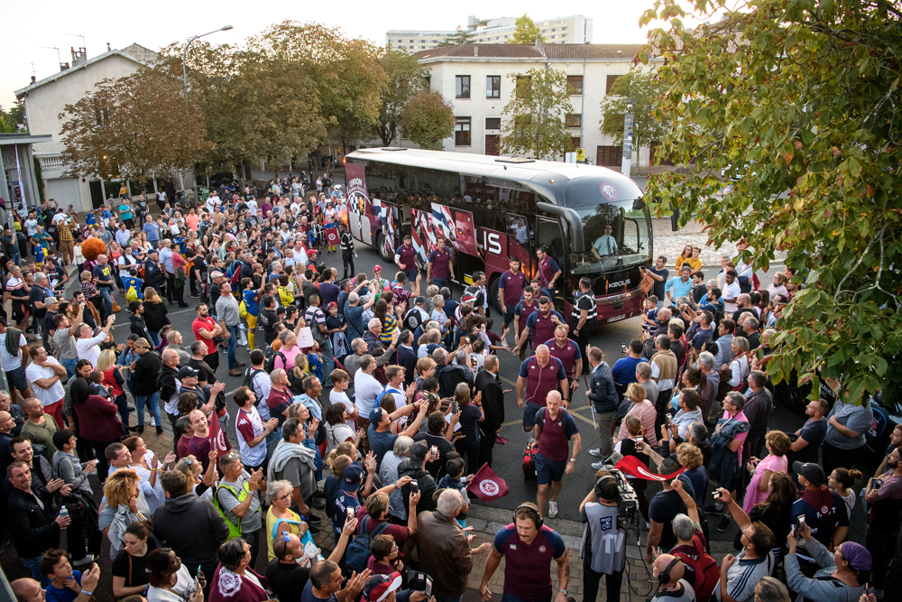 Les joueurs sont arrivés place Johnston - chaban delmas - match UBB