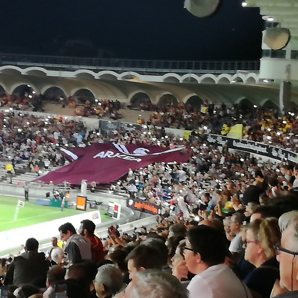 Le maillot géant de l'UBB à Chaban pendant UBB - ASM