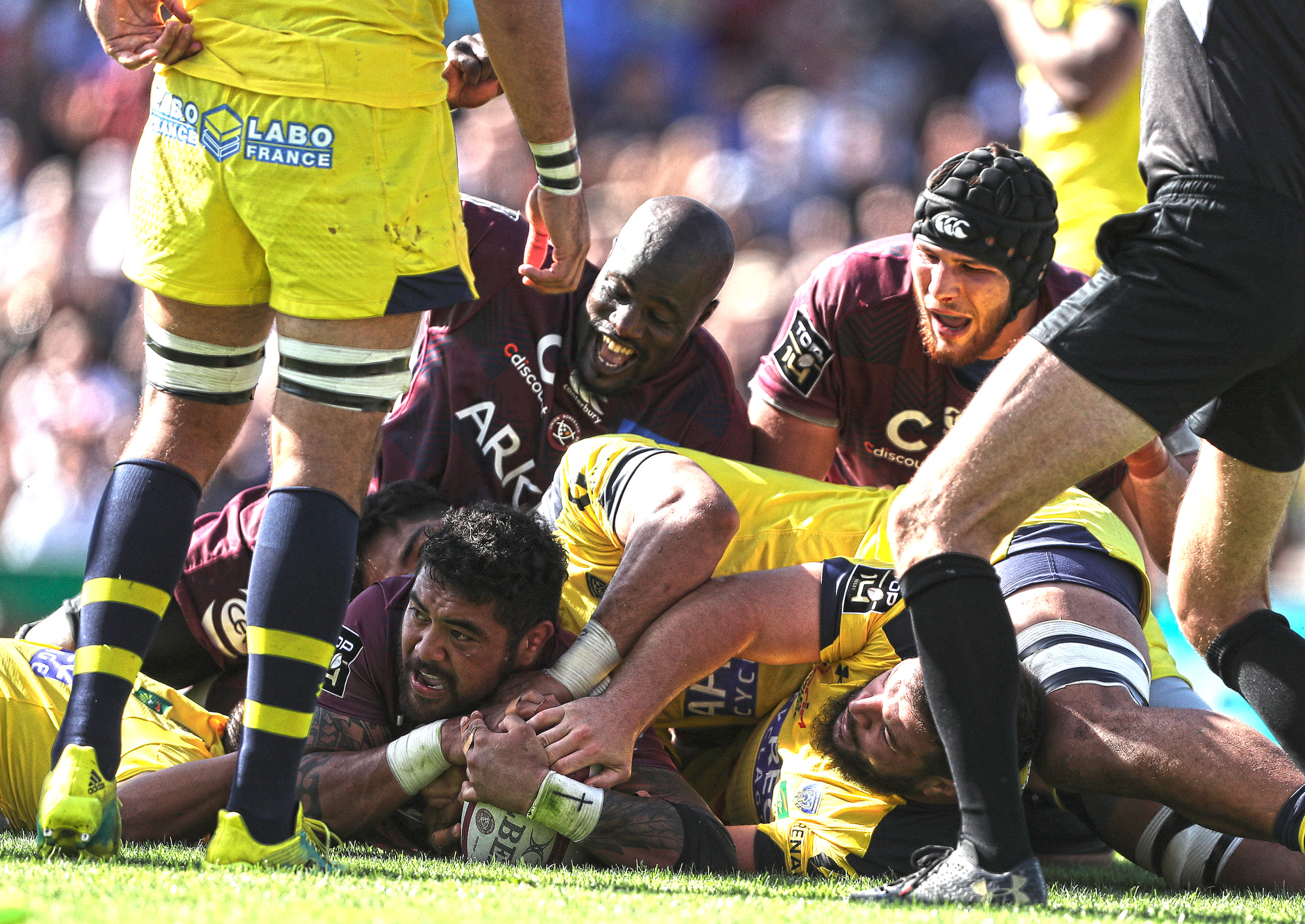 Afa Amosa face à Clermont pendant la saison 2018-2019
