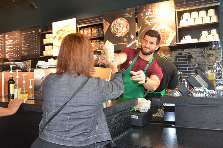 Starbucks Bordeaux avec les joueurs de l'UBB 1AC